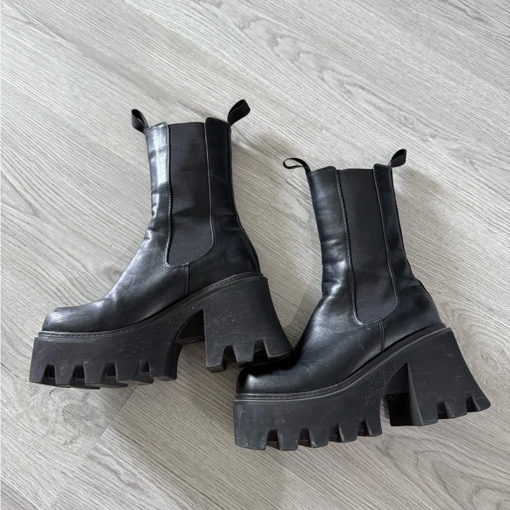 DOLLS KILL Barely Worn Black Platform Chunky Boots - Picture 2 of 5